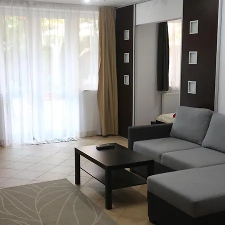 Apartment Belvaros Koezeli Kertkapcsolatos Lakas 1-tol 5 Foig *