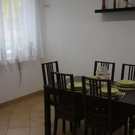 Apartment Belvaros Koezeli Kertkapcsolatos Lakas 1-tol 5 Foig Debrecen