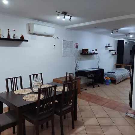 Apartment Belvaros Koezeli Kertkapcsolatos Lakas 1-tol 5 Foig *