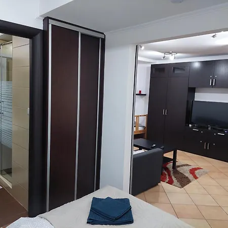 Apartment Belvaros Koezeli Kertkapcsolatos Lakas 1-tol 5 Foig *