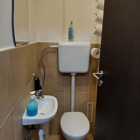 Belvaros Koezeli Kertkapcsolatos Lakas 1-tol 5 Foig Apartment Debrecen