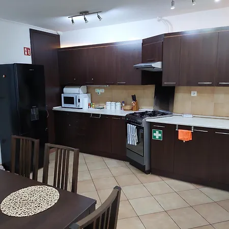 Apartment Belvaros Koezeli Kertkapcsolatos Lakas 1-tol 5 Foig