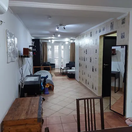 Apartment Belvaros Koezeli Kertkapcsolatos Lakas 1-tol 5 Foig Debrecen
